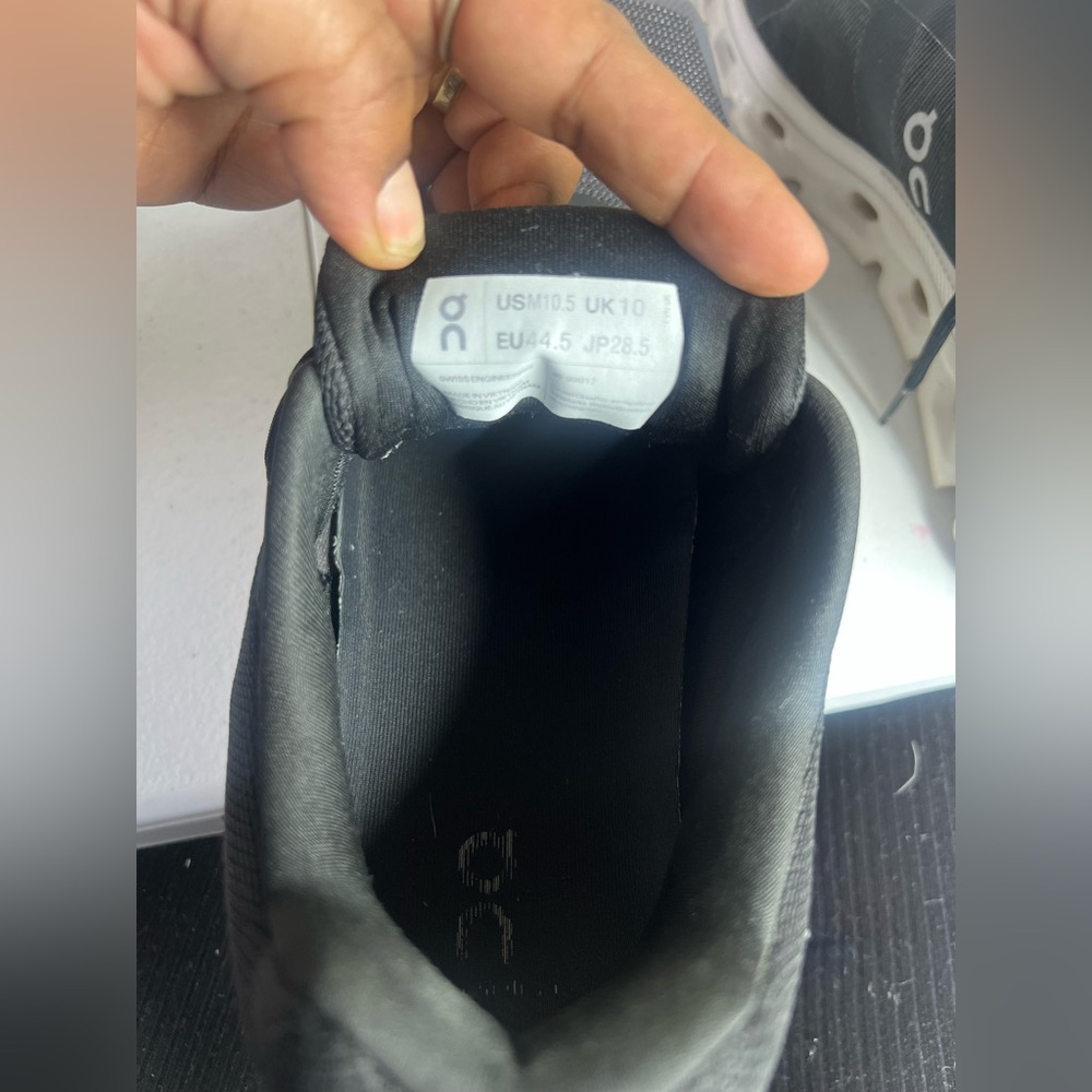 ON CLOUD-RUNNER Eclipse Running Shoes Sneakers Me… - image 9